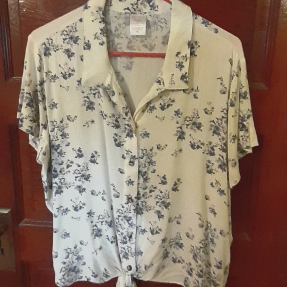 NWOT New blouse, size xxl, never worn, washed once